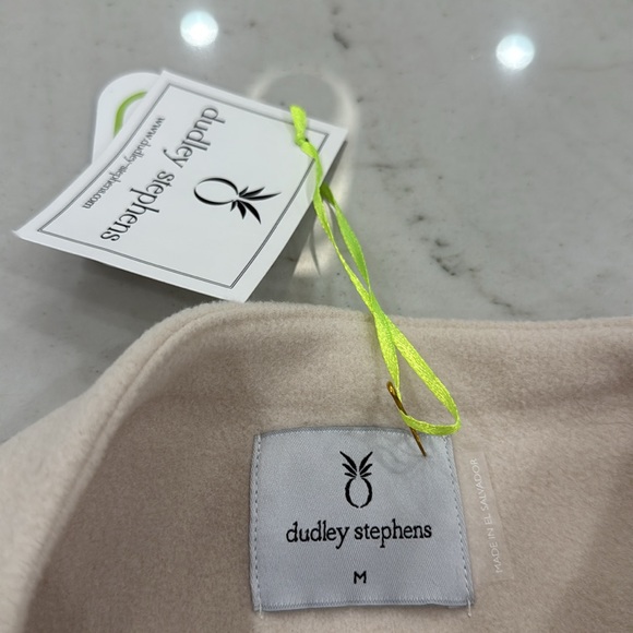 Dudley Stephen’s Carroll Street Turtleneck NWT size Medium Color Oatmeal - Picture 5 of 5